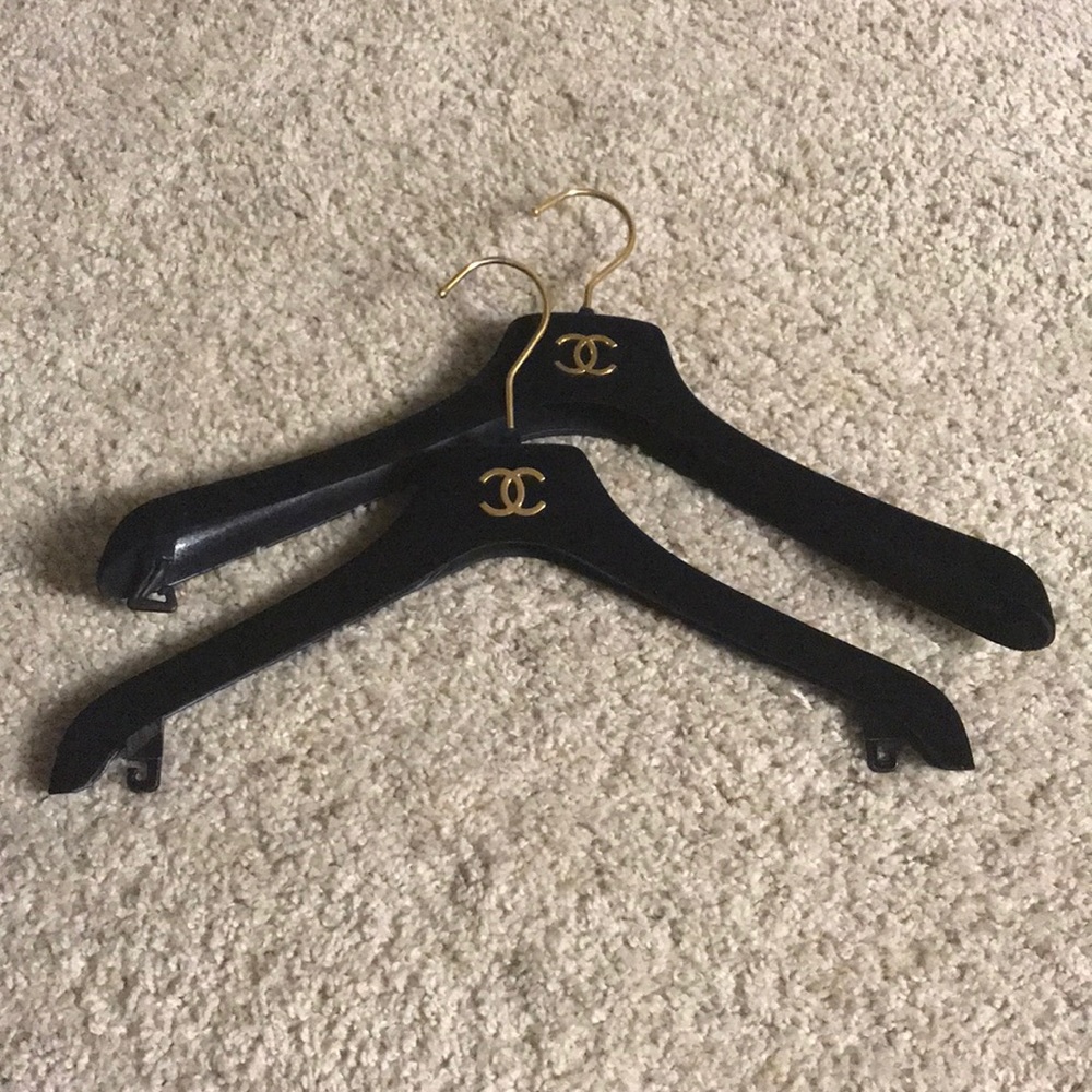 ❗️FLASH SALE ❗️Black Vintage CHANEL Hangers Set